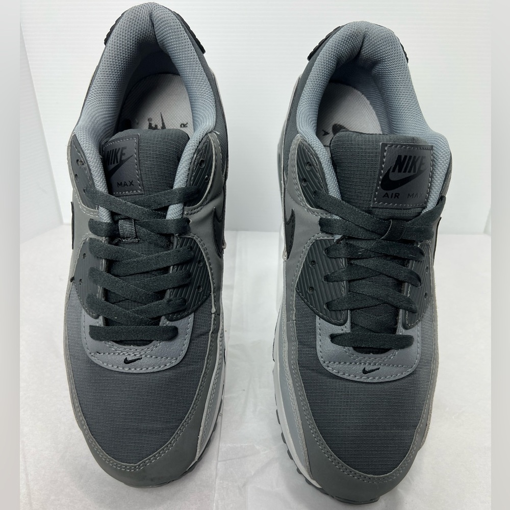 Nike air. Men’s size 11.5, color gray.